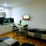 Zpula Center Apartments&rooms 2*