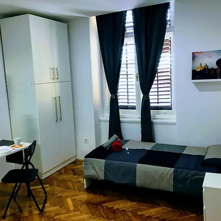 Zpula Center Apartments&rooms Gasthuis 2*
