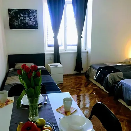 Zpula Center Apartments&rooms 2*