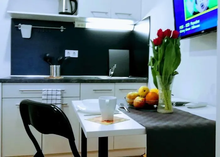 Zpula Center And בית הארחה פולה