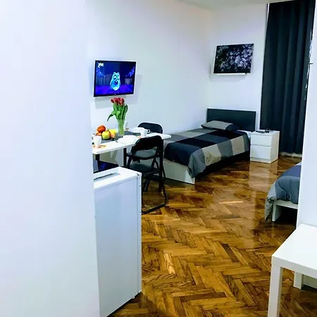 ゲストハウス Zpula Center And プーラ